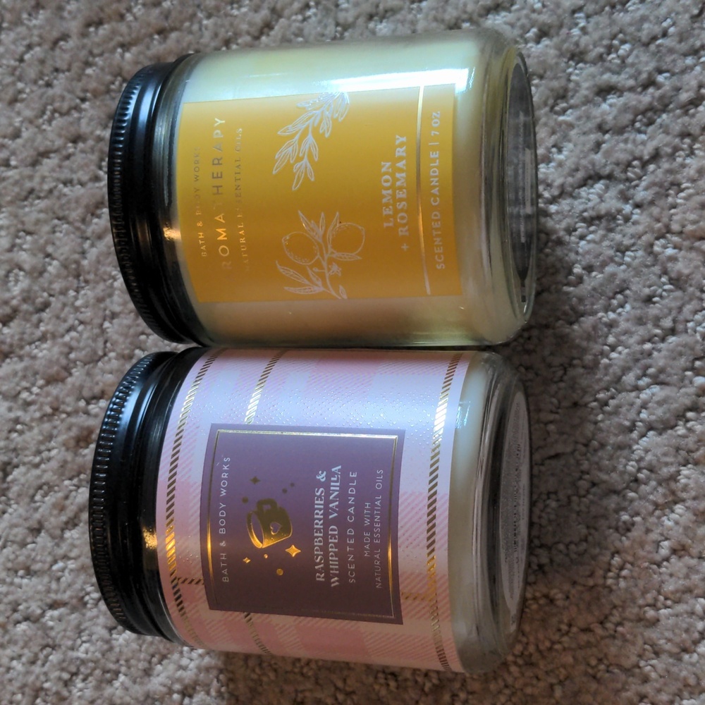 NIP 2 pack of Bath and Body Works 7 oz Aromatherapy Candles
